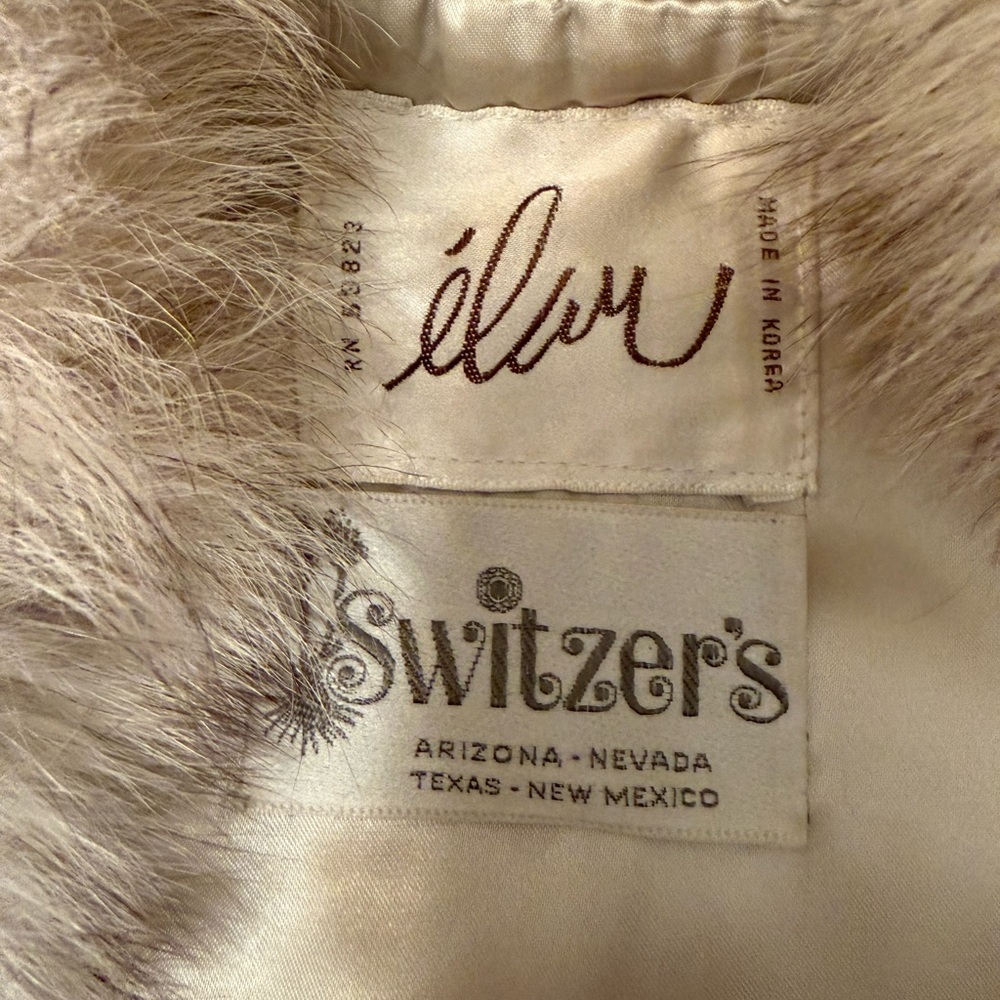 Elegant Rabbit Fur Coat - Picture 4 of 4
